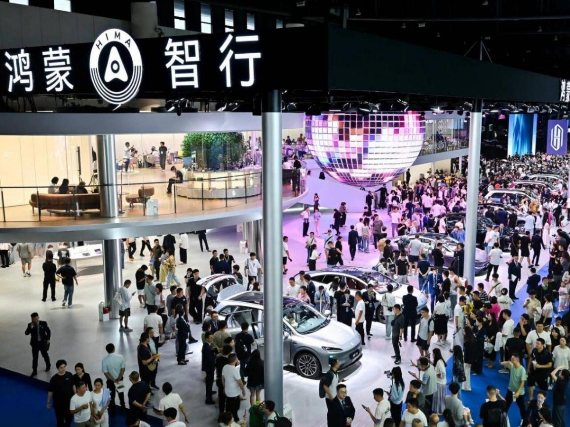 2025成都車展上,超級豪華品牌保時捷、賓利、蘭博基尼、勞斯萊斯等“集體缺席”。