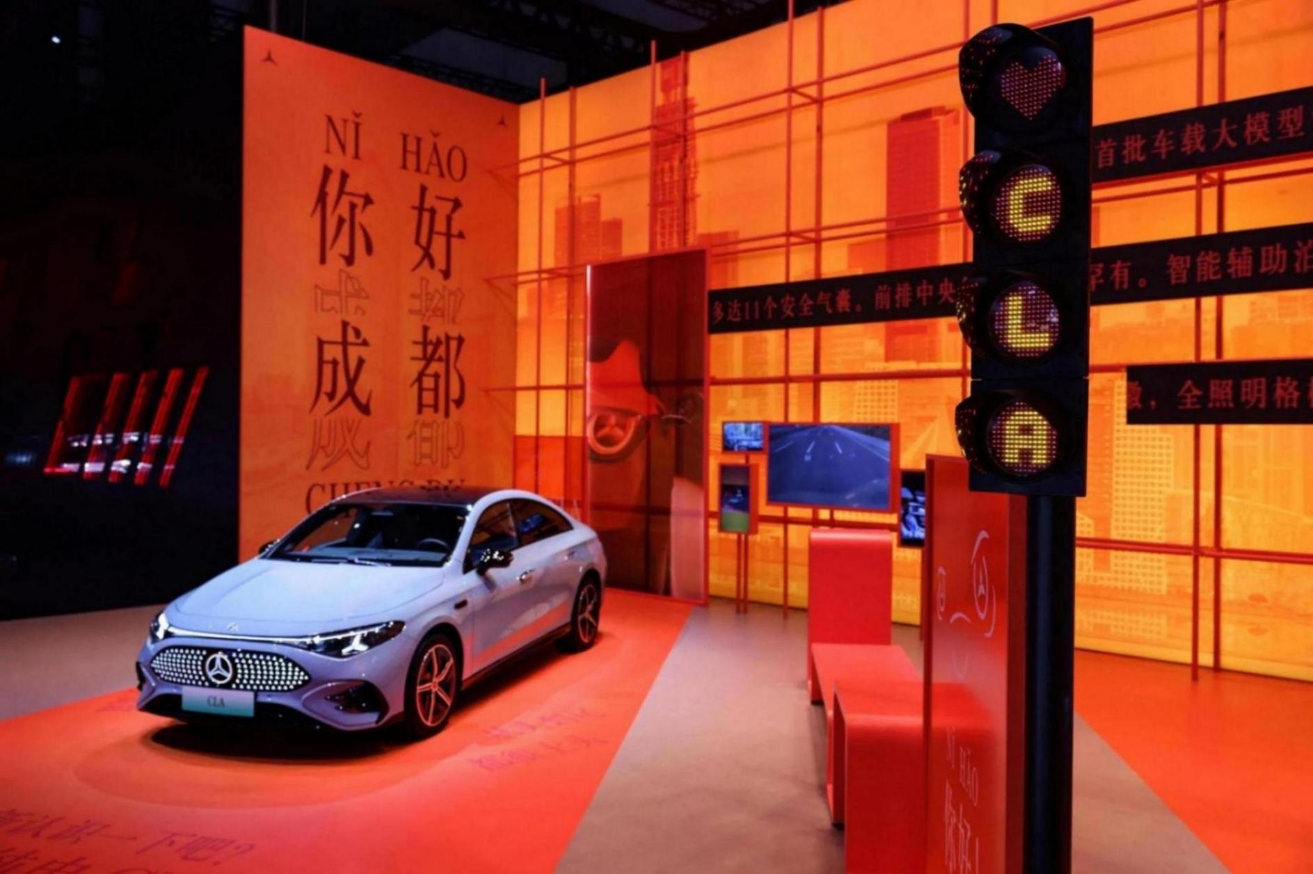 2025成都車展上,超級豪華品牌保時捷、賓利、蘭博基尼、勞斯萊斯等“集體缺席”。