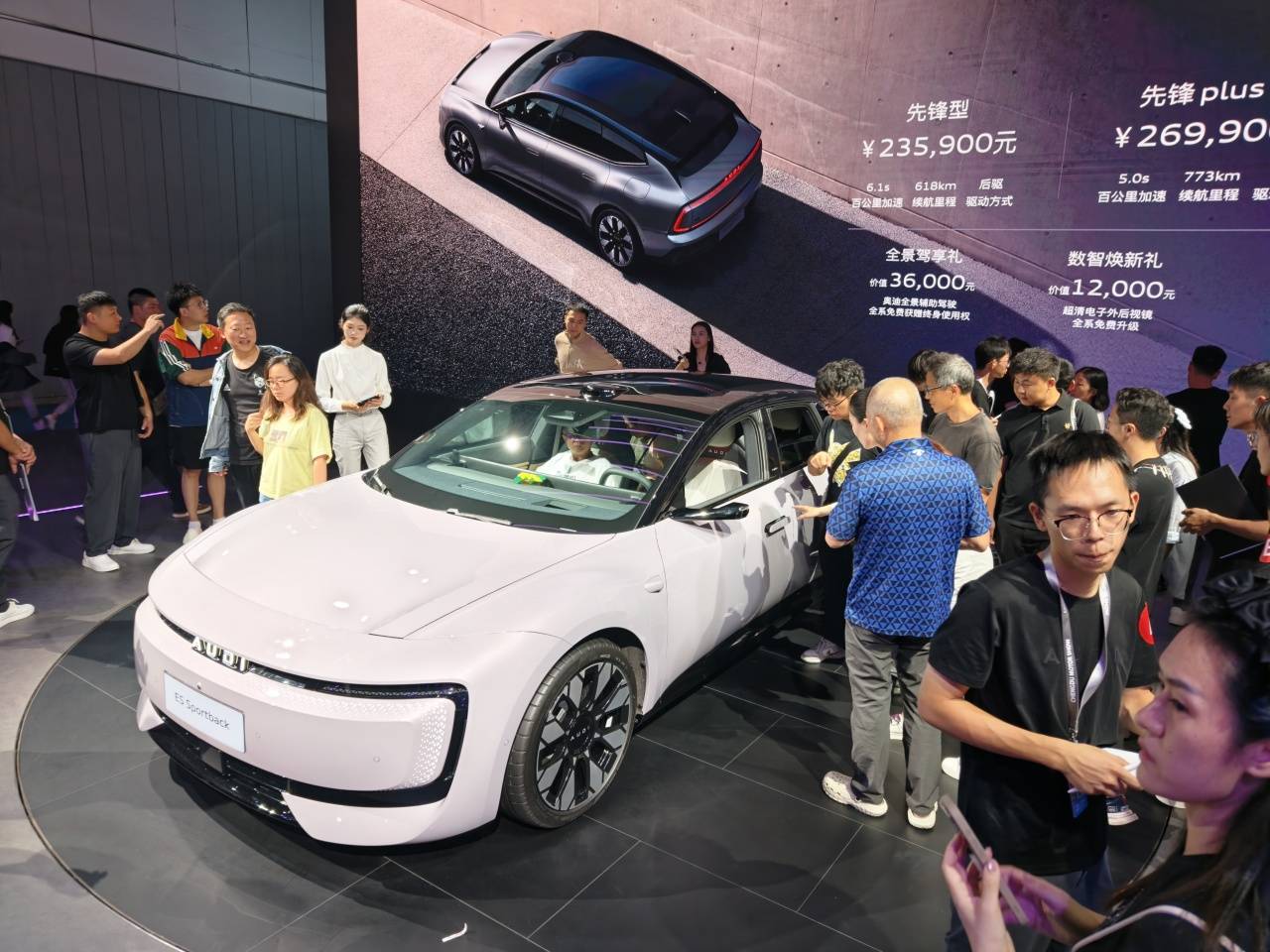 2025成都車展上,超級豪華品牌保時捷、賓利、蘭博基尼、勞斯萊斯等“集體缺席”。