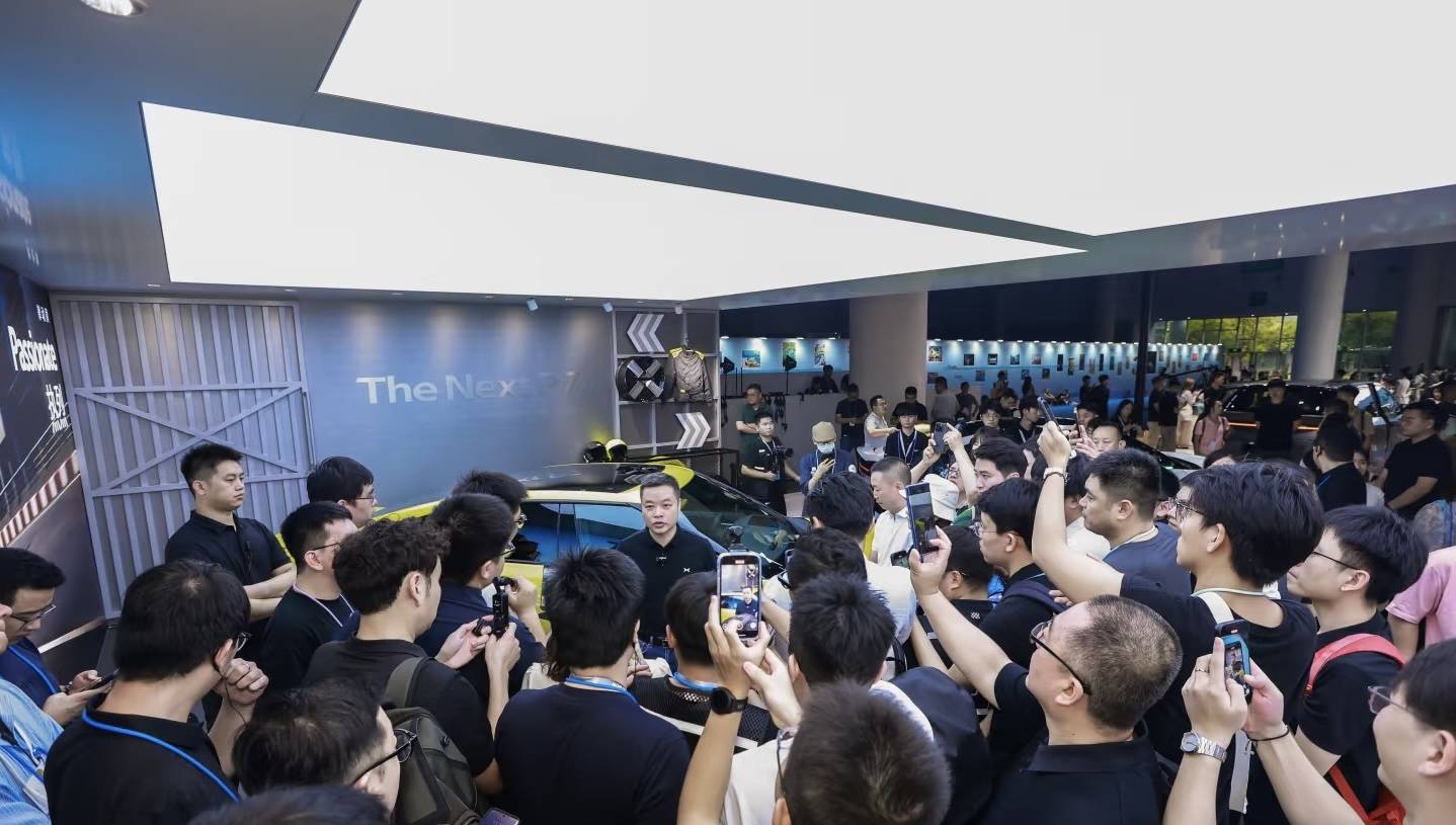 2025成都車展上,超級豪華品牌保時捷、賓利、蘭博基尼、勞斯萊斯等“集體缺席”。