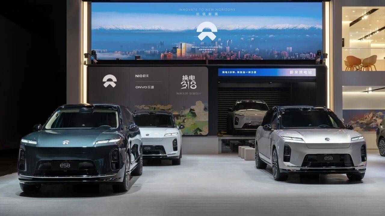 2025成都車展上,超級豪華品牌保時捷、賓利、蘭博基尼、勞斯萊斯等“集體缺席”。