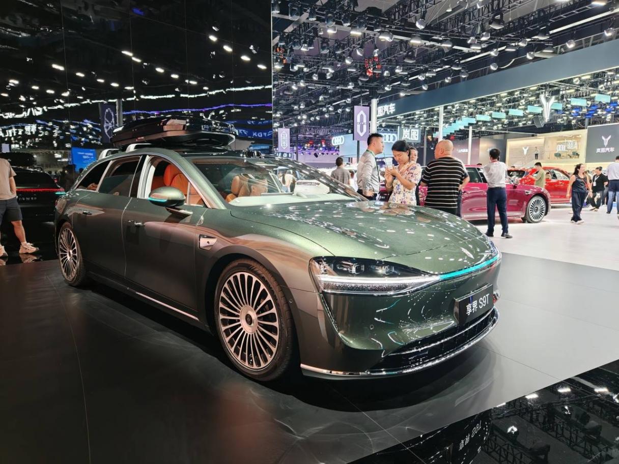 2025成都車展上,超級豪華品牌保時捷、賓利、蘭博基尼、勞斯萊斯等“集體缺席”。