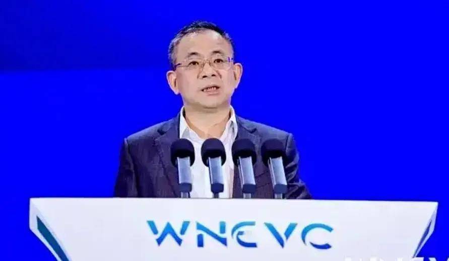在2025世界新能源汽車大會(huì)上,上汽董事長王曉秋判斷,到2030年,中國汽車市場(chǎng)將呈現(xiàn)“433”的技術(shù)格局