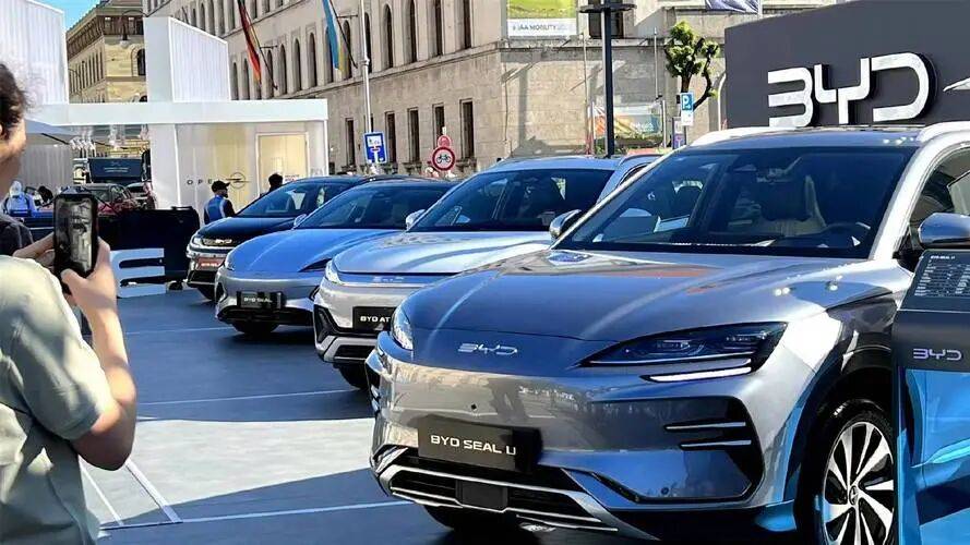 4月比亞迪共售出新能源乘用車314,100輛,純電乘用車共售出156,944輛,插混乘用車共售出157,156輛 5.jpeg