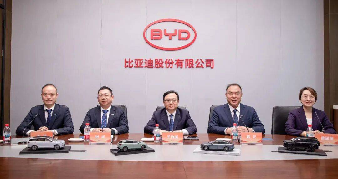 4月比亞迪共售出新能源乘用車314,100輛,純電乘用車共售出156,944輛,插混乘用車共售出157,156輛 4.jpg