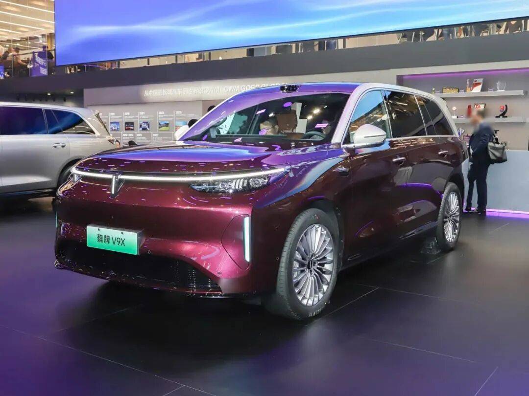 魏牌V9X:34.98萬起,超級Hi4插混、空氣懸架、EDC、后輪轉(zhuǎn)向、大電池、長續(xù)航、六座空間