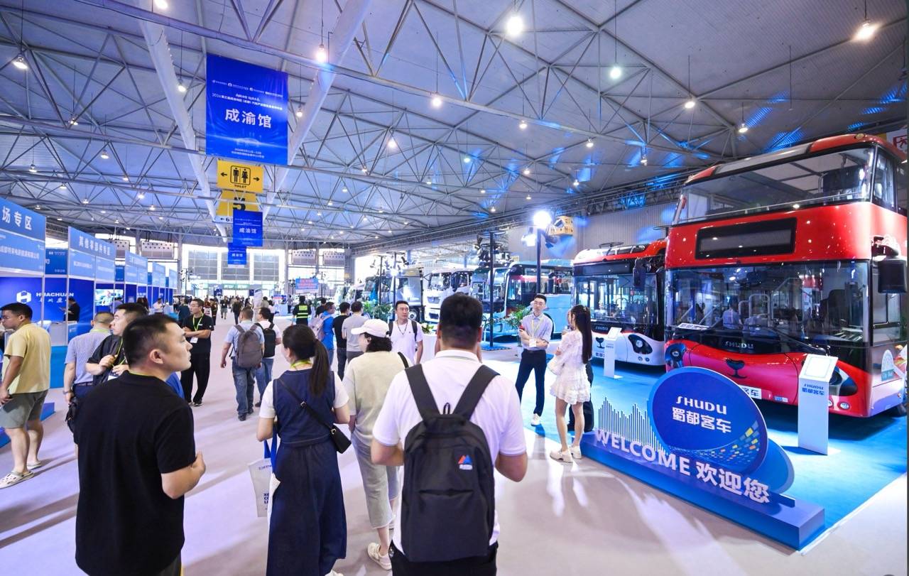 商用車電動化領銜,新能源與智能網聯展示規模大幅提升,智能駕駛、三電、氫燃料等前沿技術集中呈現